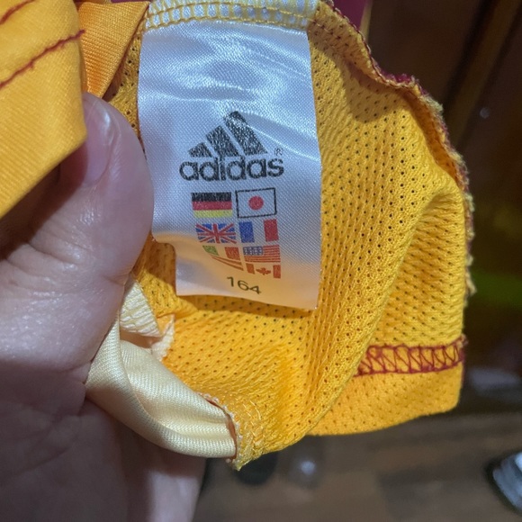 Pre loved 🥰 Adidas jersey. Size Medium - Picture 3 of 4